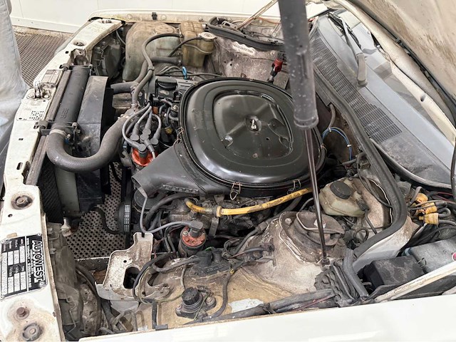 Mercedes-benz - 190-serie - 2.0 e - oldtimer - 1984 - afbeelding 19 van  34