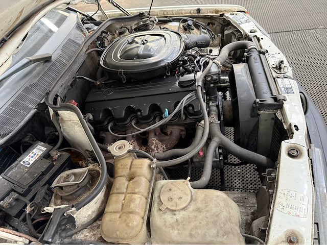 Mercedes-benz - 190-serie - 2.0 e - oldtimer - 1984 - afbeelding 21 van  34
