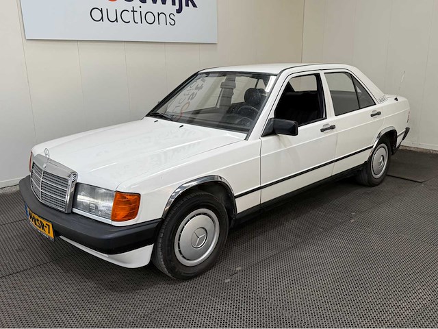 Mercedes-benz - 190-serie - 2.0 e - oldtimer - 1984 - afbeelding 12 van  34