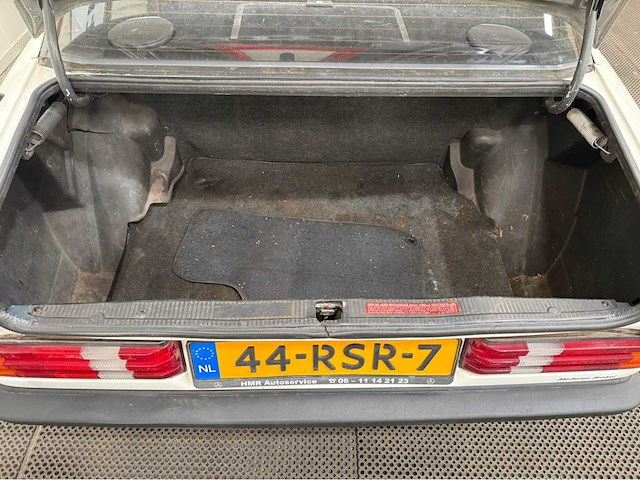 Mercedes-benz - 190-serie - 2.0 e - oldtimer - 1984 - afbeelding 28 van  34