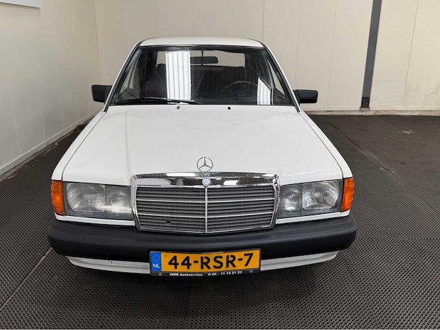 Mercedes-benz - 190-serie - 2.0 e - oldtimer - 1984 - afbeelding 23 van  34