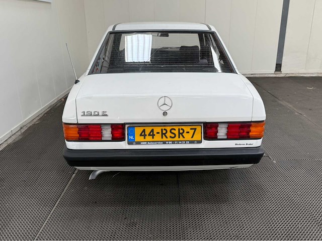 Mercedes-benz - 190-serie - 2.0 e - oldtimer - 1984 - afbeelding 34 van  34