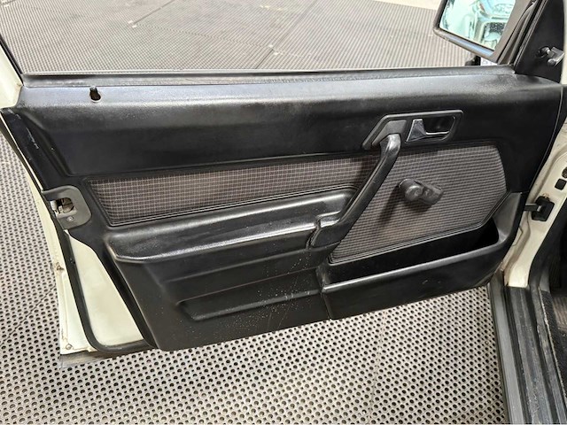 Mercedes-benz - 190-serie - 2.0 e - oldtimer - 1984 - afbeelding 7 van  31
