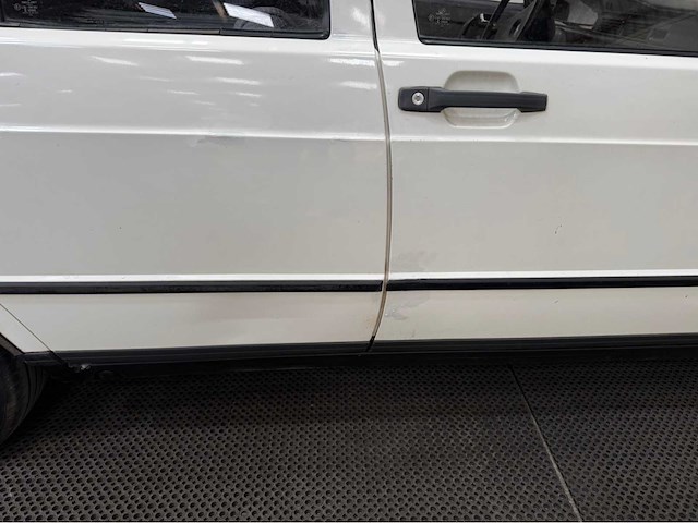 Mercedes-benz - 190-serie - 2.0 e - oldtimer - 1984 - afbeelding 23 van  31