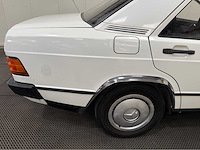 Mercedes-benz - 190-serie - 2.0 e - oldtimer - 1984 - afbeelding 24 van  31