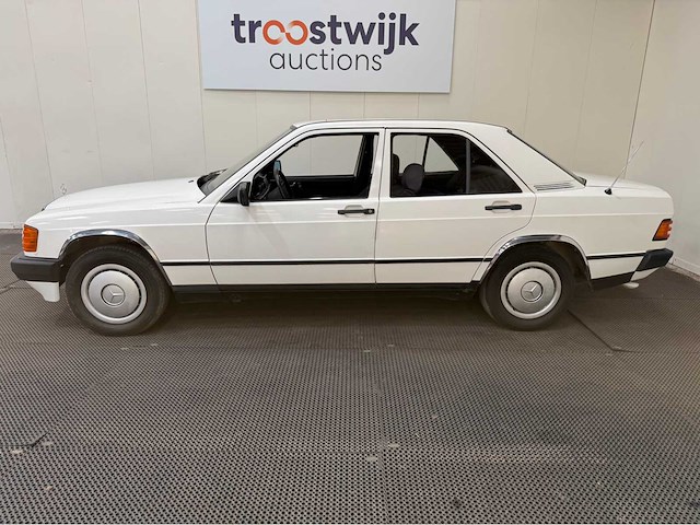 Mercedes-benz - 190-serie - 2.0 e - oldtimer - 1984 - afbeelding 26 van  31