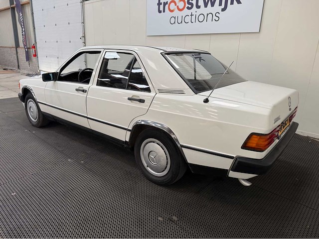 Mercedes-benz - 190-serie - 2.0 e - oldtimer - 1984 - afbeelding 27 van  31