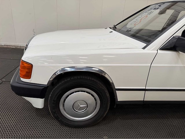 Mercedes-benz - 190-serie - 2.0 e - oldtimer - 1984 - afbeelding 28 van  31