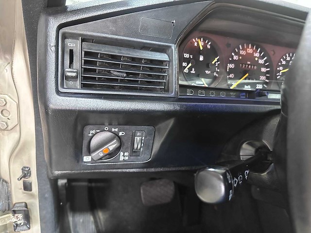 Mercedes-benz - 190-serie - 2.0 e automaat- gsf-20-n- 1989 - afbeelding 3 van  14