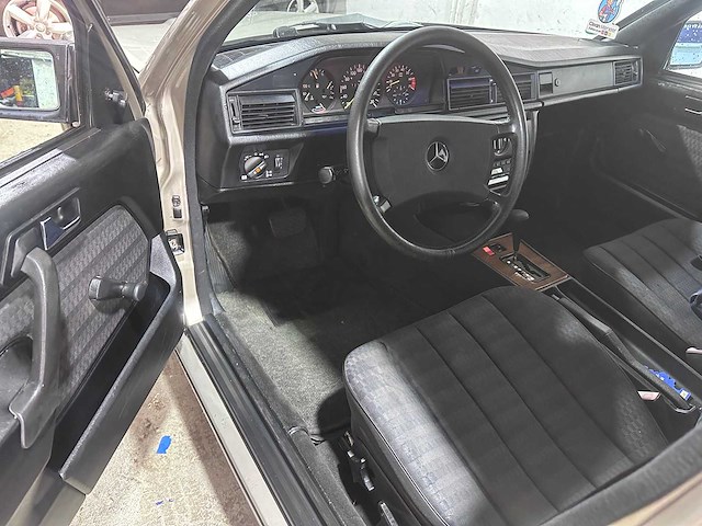Mercedes-benz - 190-serie - 2.0 e automaat- gsf-20-n- 1989 - afbeelding 13 van  14
