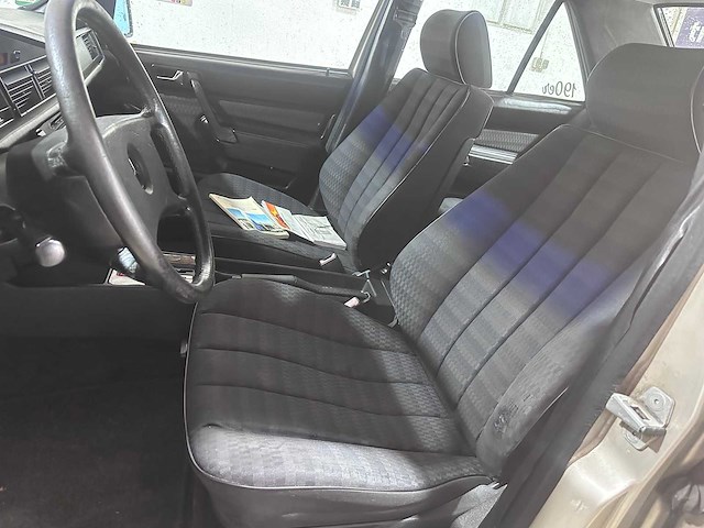 Mercedes-benz - 190-serie - 2.0 e automaat- gsf-20-n- 1989 - afbeelding 3 van  6