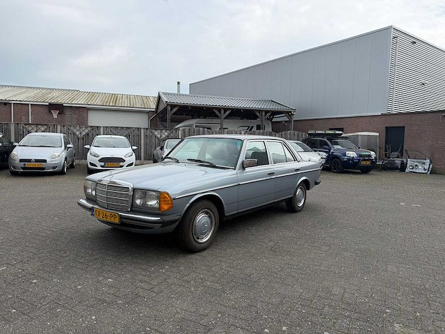 Mercedes-benz - 1984 - 200-500 (w124) - 230 e - kx-26-pp - afbeelding 1 van  14