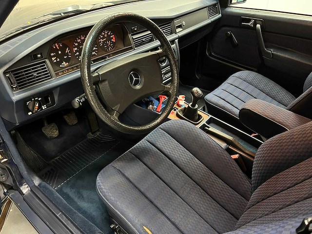 Mercedes-benz - 1989 - 190-serie - 2.3 e - personenauto - afbeelding 3 van  47