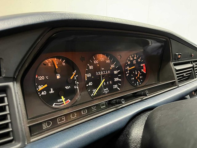 Mercedes-benz - 1989 - 190-serie - 2.3 e - personenauto - afbeelding 8 van  47