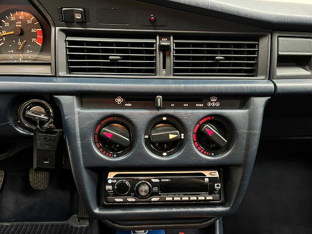Mercedes-benz - 1989 - 190-serie - 2.3 e - personenauto - afbeelding 10 van  47