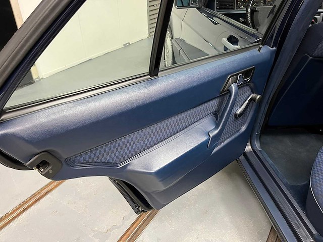 Mercedes-benz - 1989 - 190-serie - 2.3 e - personenauto - afbeelding 15 van  47