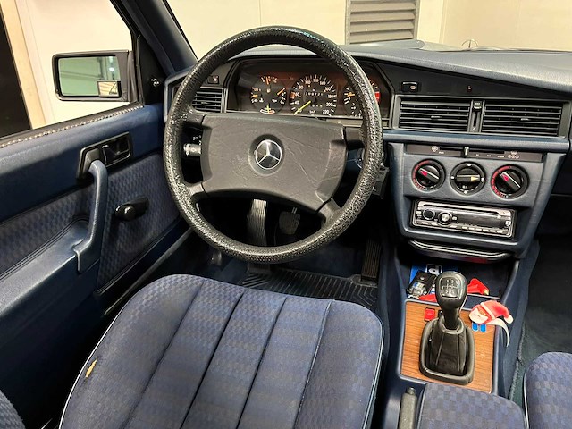 Mercedes-benz - 1989 - 190-serie - 2.3 e - personenauto - afbeelding 17 van  47
