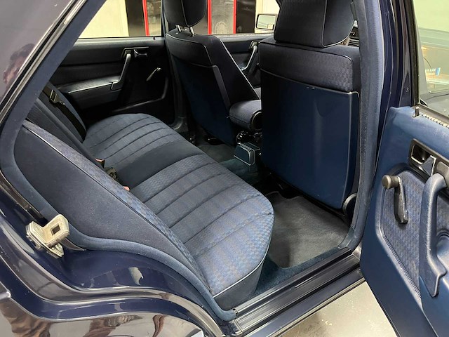 Mercedes-benz - 1989 - 190-serie - 2.3 e - personenauto - afbeelding 27 van  47