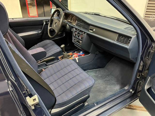 Mercedes-benz - 1989 - 190-serie - 2.3 e - personenauto - afbeelding 28 van  47