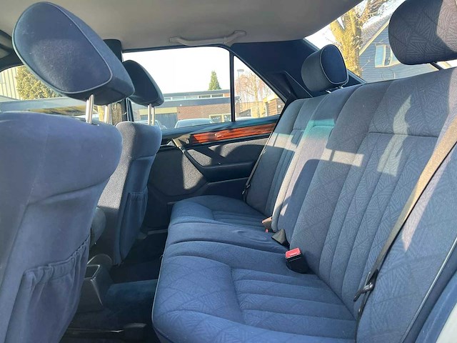 Mercedes-benz - 1993 - e-klasse - 200 - gv-pj-41 - afbeelding 10 van  12