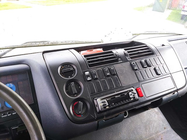 Mercedes-benz - 1999 - vrachtwagen - afbeelding 5 van  51