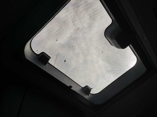 Mercedes-benz - 1999 - vrachtwagen - afbeelding 20 van  51