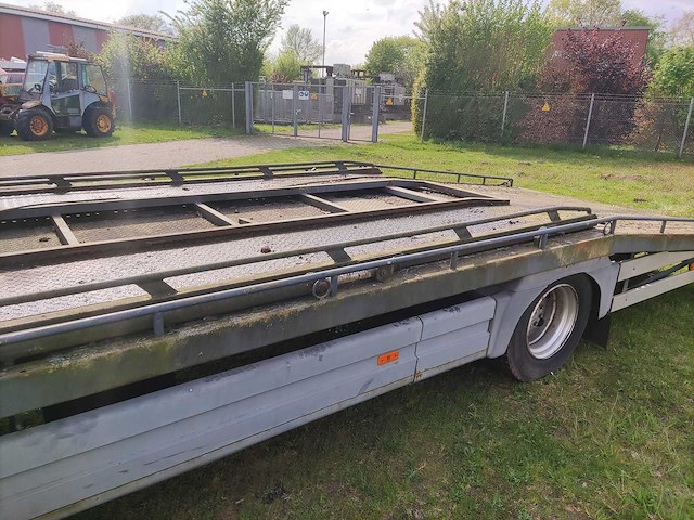 Mercedes-benz - 1999 - vrachtwagen - afbeelding 27 van  51