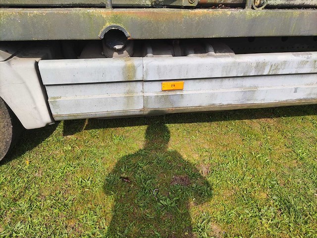 Mercedes-benz - 1999 - vrachtwagen - afbeelding 31 van  51