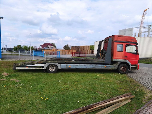 Mercedes-benz - 1999 - vrachtwagen - afbeelding 40 van  41