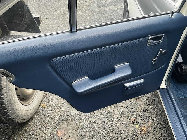 Mercedes-benz - 200-280 (w123) - 200 - oldtimer - afbeelding 3 van  23