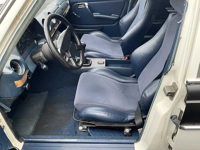 Mercedes-benz - 200-280 (w123) - 200 - oldtimer - afbeelding 6 van  23