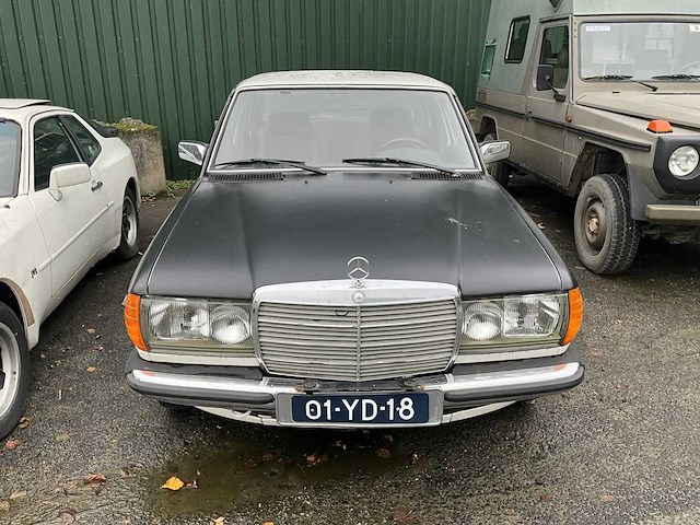 Mercedes-benz - 200-280 (w123) - 200 - oldtimer - afbeelding 12 van  23