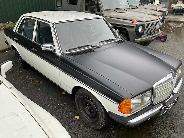 Mercedes-benz - 200-280 (w123) - 200 - oldtimer - afbeelding 17 van  23