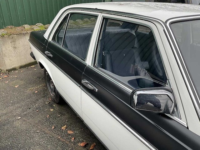 Mercedes-benz - 200-280 (w123) - 200 - oldtimer - afbeelding 18 van  23
