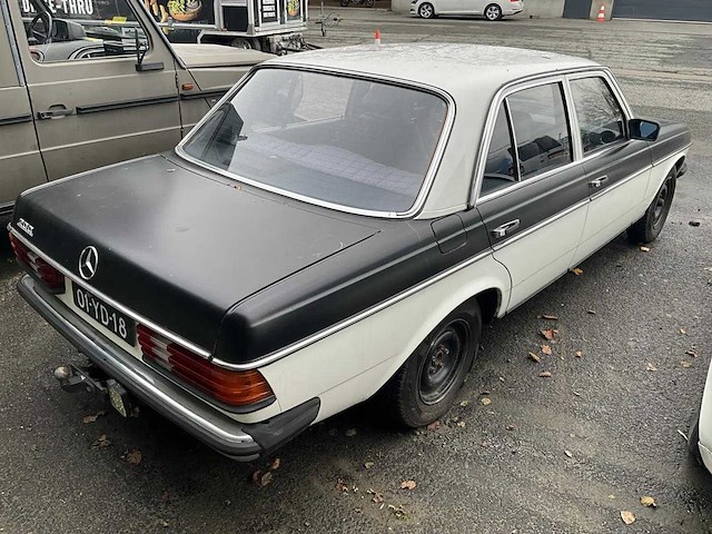 Mercedes-benz - 200-280 (w123) - 200 - oldtimer - afbeelding 19 van  23