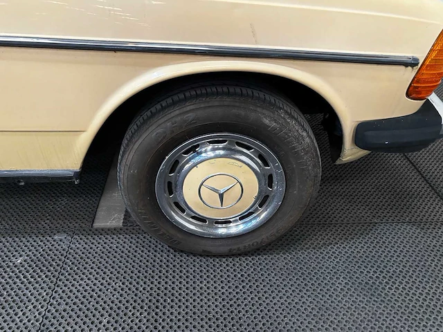 Mercedes-benz - 200-280 (w123) combi - 230 te - classic cars >15 - afbeelding 14 van  25