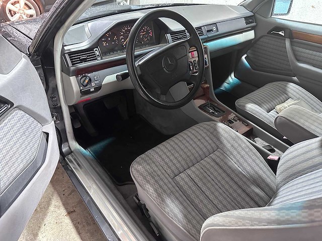 Mercedes-benz - 200-500 (w124) - 220 ce automaat- xn-804-k- 1993 - afbeelding 16 van  18