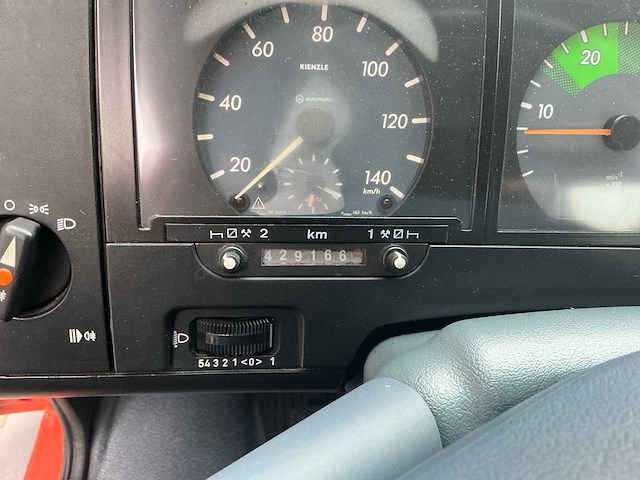 Mercedes-benz - 2001 - 612d - vrachtwagen - afbeelding 2 van  42