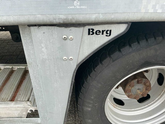 Mercedes-benz - 2001 - 612d - vrachtwagen - afbeelding 30 van  42