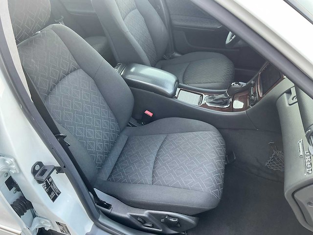 Mercedes-benz - 2001 - c-klasse - 200 cdi elegance - personenauto (nt-745-k) - afbeelding 7 van  18