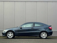 Mercedes-benz - 2001 - c-klasse sportcoupé - 180 - 43-hf-dt - personenauto - afbeelding 12 van  16