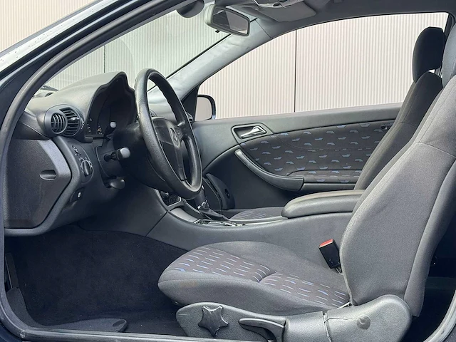 Mercedes-benz - 2001 - c-klasse sportcoupé - 180 - 43-hf-dt - personenauto - afbeelding 14 van  16