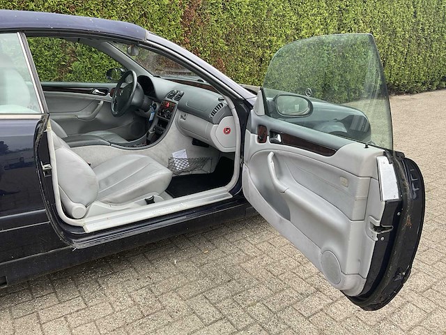 Mercedes-benz - 2001 - clk cabrio - rg-681-d - afbeelding 3 van  34
