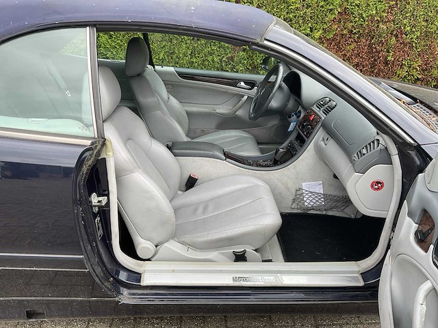 Mercedes-benz - 2001 - clk cabrio - rg-681-d - afbeelding 4 van  34