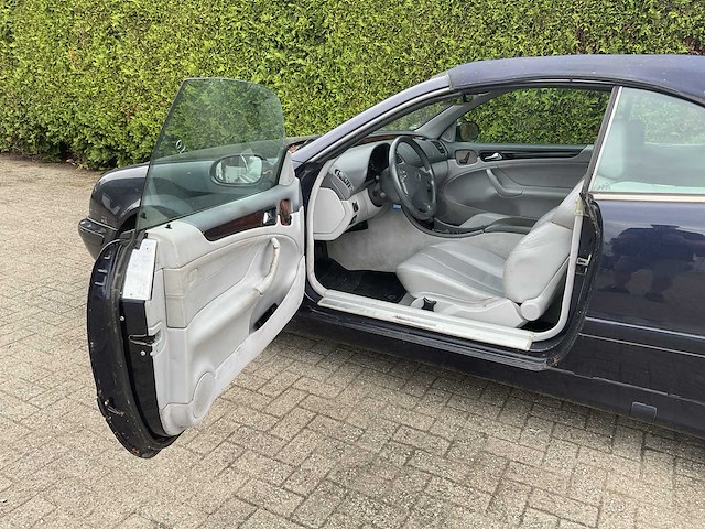 Mercedes-benz - 2001 - clk cabrio - rg-681-d - afbeelding 21 van  34