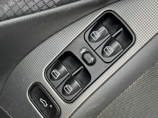 Mercedes-benz - 2002 - c-klasse - 180 elegance - 51-jj-bj - afbeelding 3 van  15