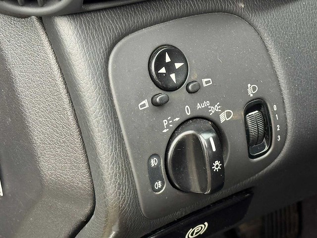 Mercedes-benz - 2002 - c-klasse - 180 elegance - 51-jj-bj - afbeelding 2 van  15