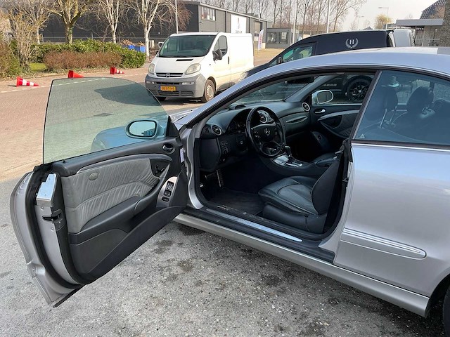 Mercedes-benz - 2002 - clk-klasse coupé - 320 elegance - personenauto (10-jk-pf) - afbeelding 21 van  22