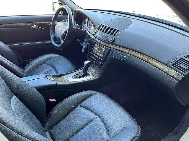 Mercedes-benz - 2004 - e-klasse combi - 320/350 avantgarde 4-matic - personenauto - afbeelding 13 van  21