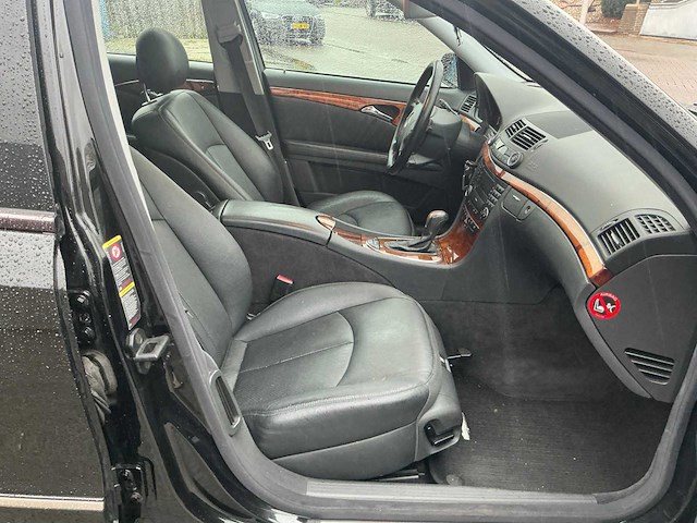 Mercedes-benz - 2004 - e-klasse combi - 500 elegance 4-matic - personenauto (g-130-pg) - afbeelding 3 van  18